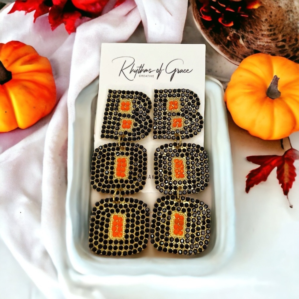 Sparkling Boo Dangle Earrings - Perfect for Halloween Fun! Brand New - Picture 1 of 5